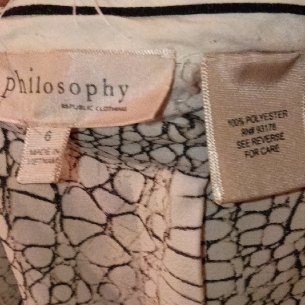 Philosophy White Textured Look Shorts - Picture 2 of 7